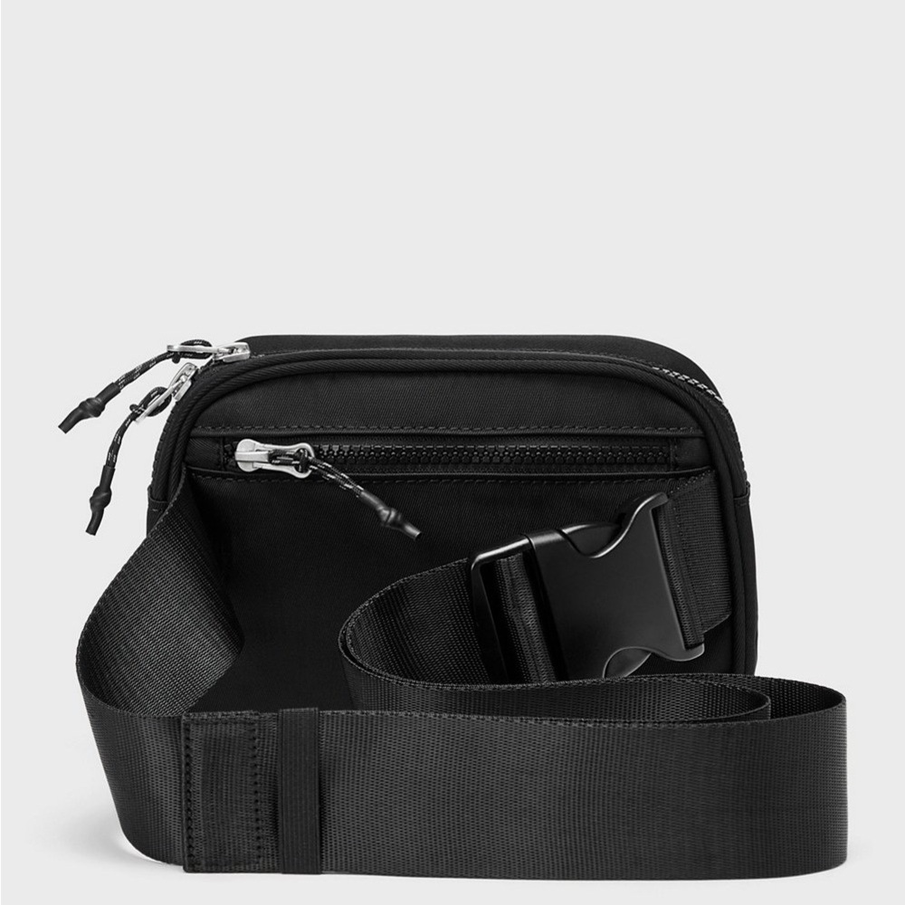 ✨ NWT Fabletics Black Belt Bag | Everywhere Crossbody Fanny Pack - Picture 2 of 5